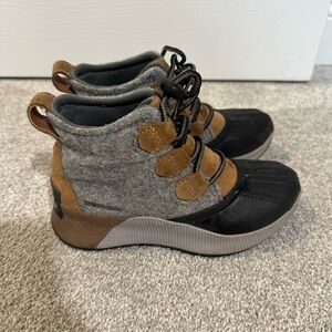 Sorrel Kids' Gray and Brown Boots